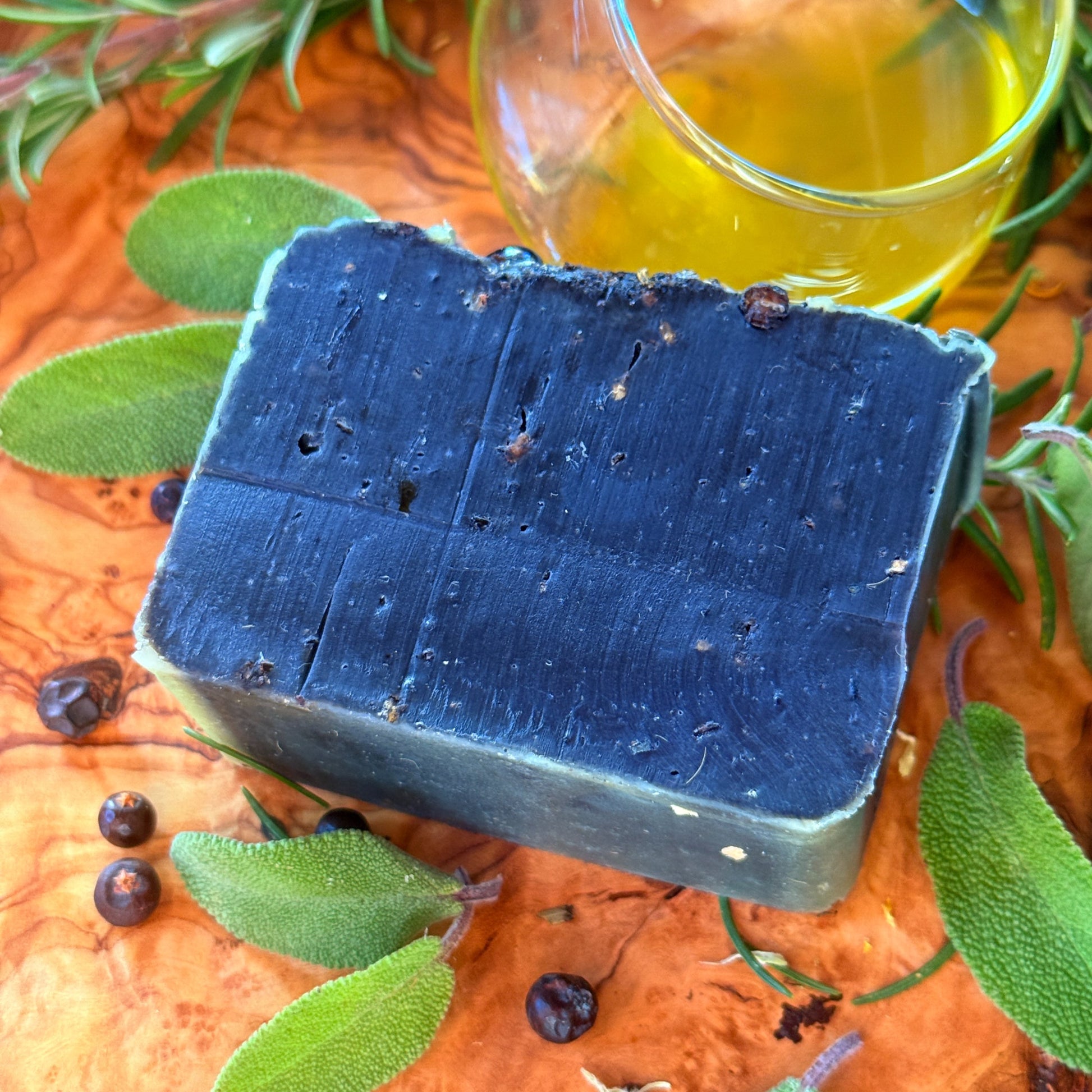 Black Pepper Naturseife von bonoboherbs – linke Seitenansicht