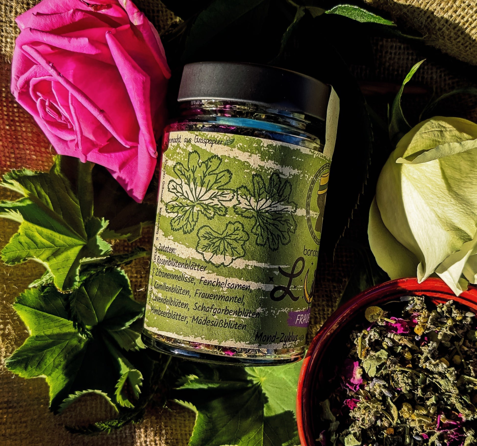 Luna Frauenkräutertee von bonoboherbs – linke Seitenansicht